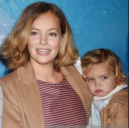Fianna Francis Masterson with her mother, Bijou Phillips.